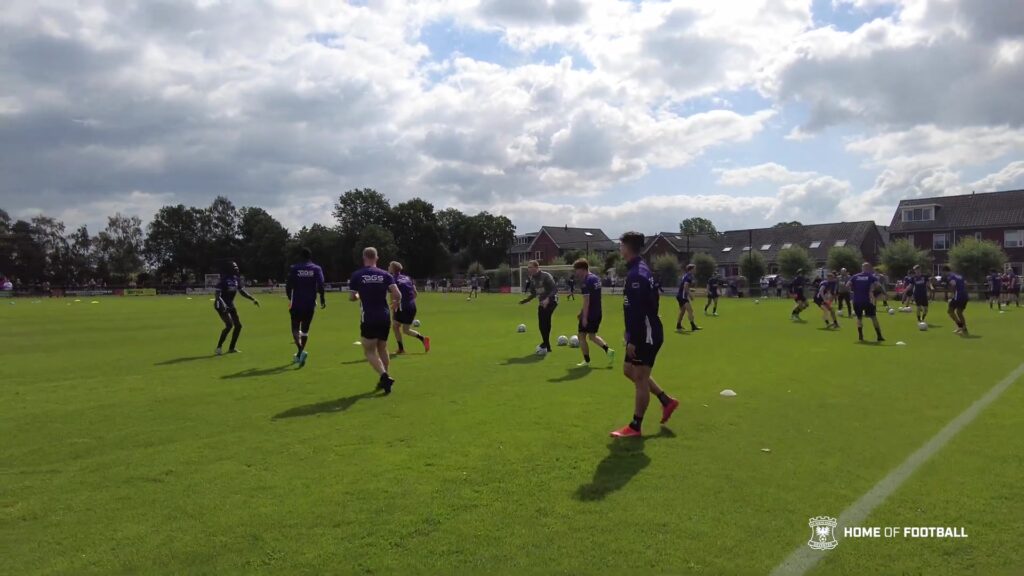Spelers van Go Ahead Eagles tijdens een eerdere training